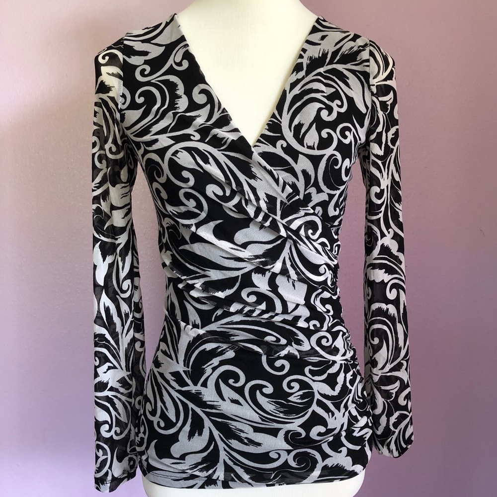 🟣INC Black & White Top